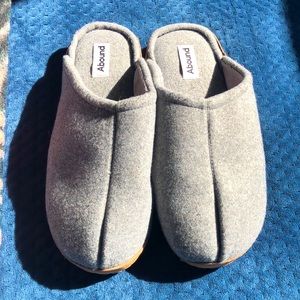 Men’s Grey Slippers (LIKE NEW!)